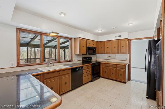 4710 Cove Road, West Bloomfield, MI 48323