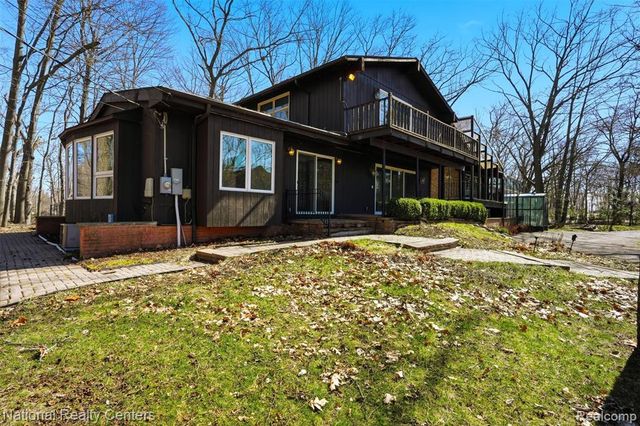 4710 Cove Road, West Bloomfield, MI 48323