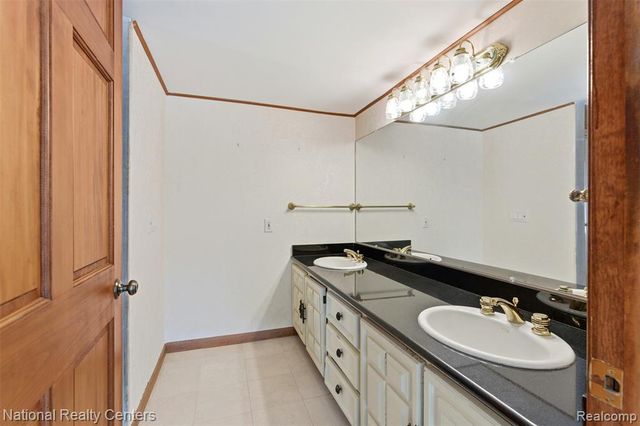 4710 Cove Road, West Bloomfield, MI 48323