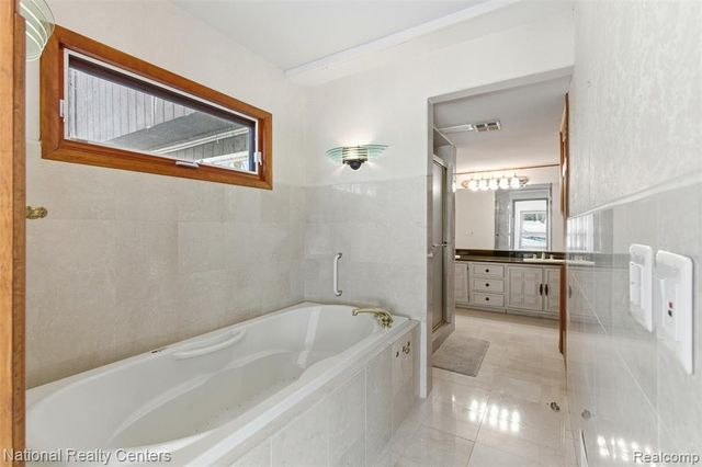 4710 Cove Road, West Bloomfield, MI 48323