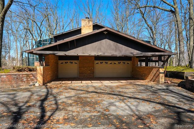 4710 Cove Road, West Bloomfield, MI 48323