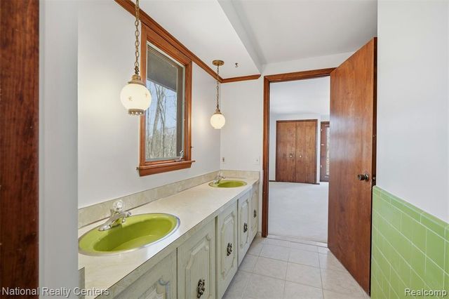 4710 Cove Road, West Bloomfield, MI 48323