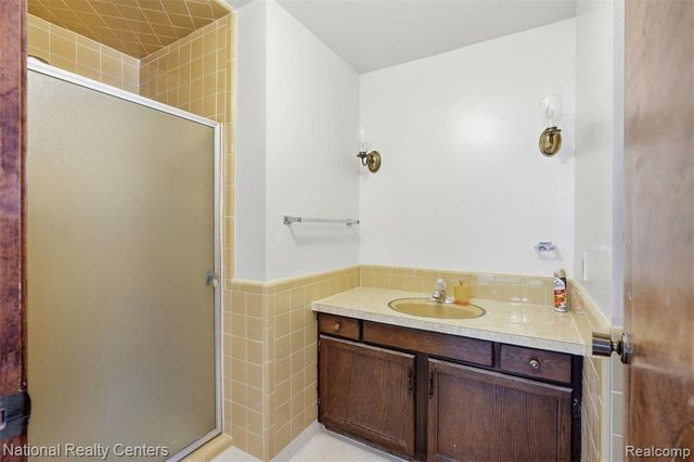 4710 Cove Road, West Bloomfield, MI 48323