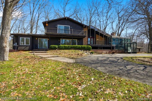 4710 Cove Road, West Bloomfield, MI 48323