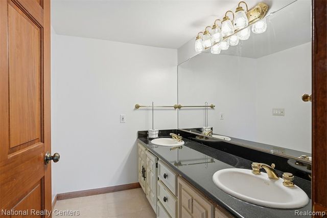 4710 Cove Road, West Bloomfield, MI 48323