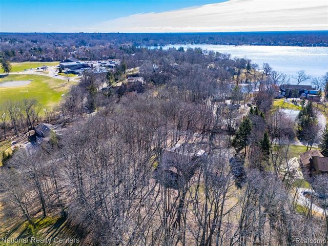 4710 Cove Road, West Bloomfield, MI 48323