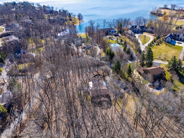 4710 Cove Road, West Bloomfield, MI 48323