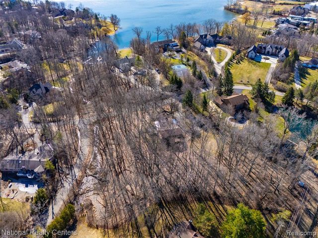 4710 Cove Road, West Bloomfield, MI 48323