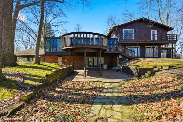 4710 Cove Road, West Bloomfield, MI 48323