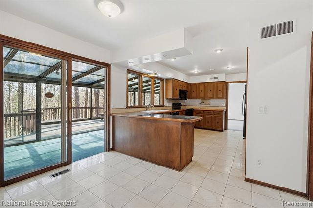 4710 Cove Road, West Bloomfield, MI 48323