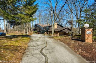 4710 Cove Road, West Bloomfield, MI 48323