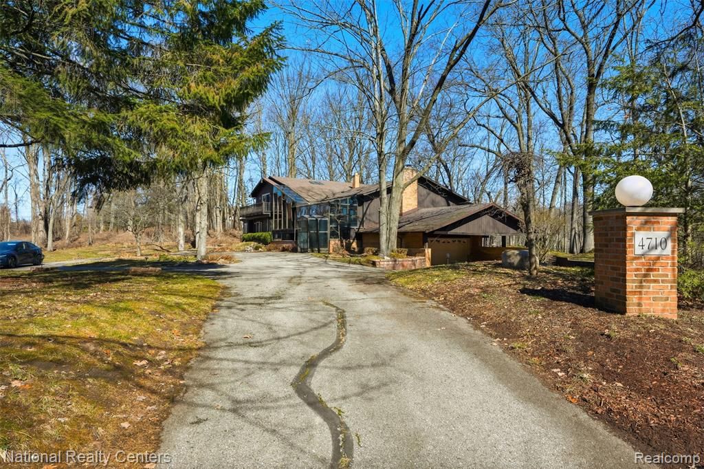 4710 Cove Road, West Bloomfield, MI 48323