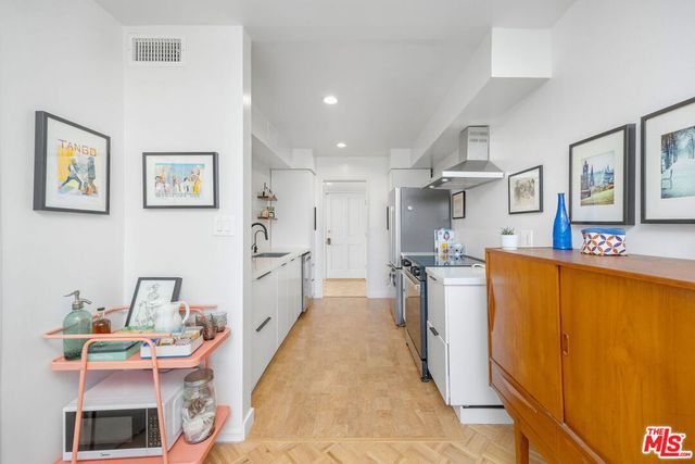 4487 Colbath Avenue 310, Sherman Oaks, CA 91423