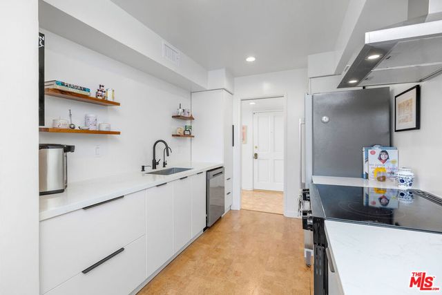 4487 Colbath Avenue 310, Sherman Oaks, CA 91423