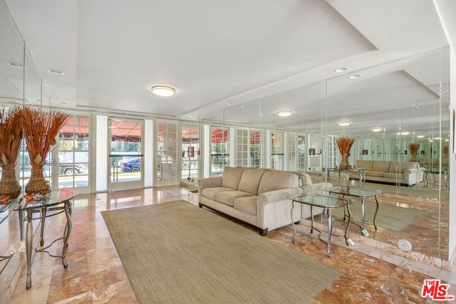 4487 Colbath Avenue 310, Sherman Oaks, CA 91423