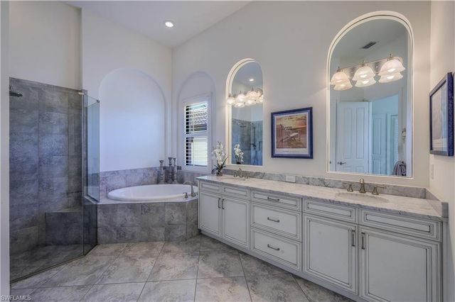 7546 Lantana CIR, Naples, FL 34119