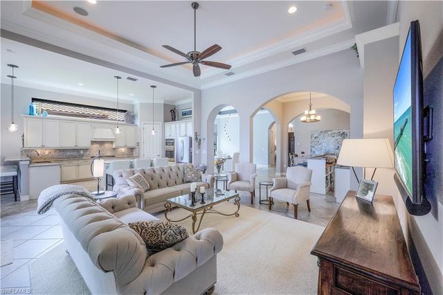 7546 Lantana CIR, Naples, FL 34119