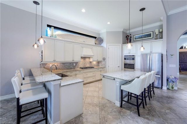 7546 Lantana CIR, Naples, FL 34119