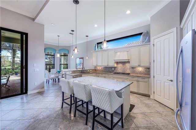 7546 Lantana CIR, Naples, FL 34119