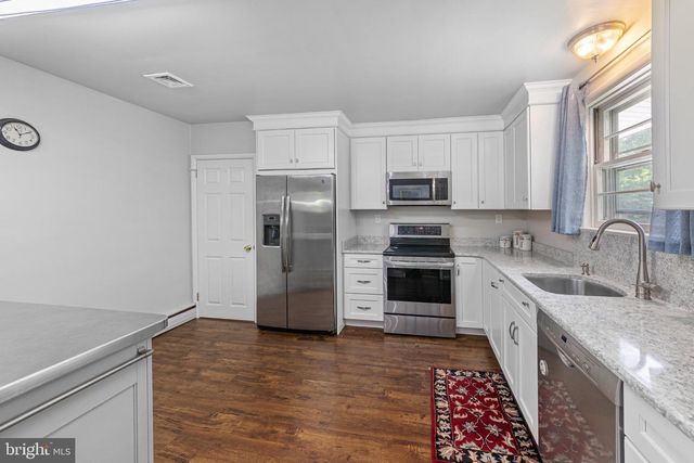 93 BUTTONWOOD LN, Doylestown, PA 18901