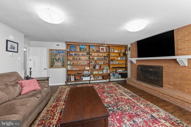 93 BUTTONWOOD LN, Doylestown, PA 18901