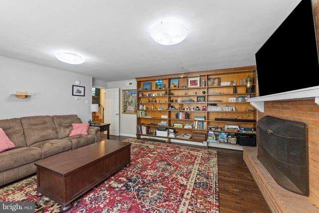 93 BUTTONWOOD LN, Doylestown, PA 18901