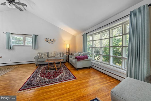 93 BUTTONWOOD LN, Doylestown, PA 18901