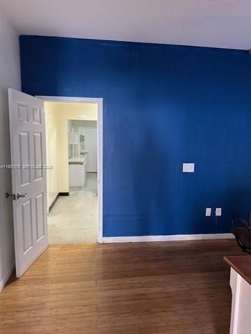 1723 W 37th St, Hialeah, FL 33012