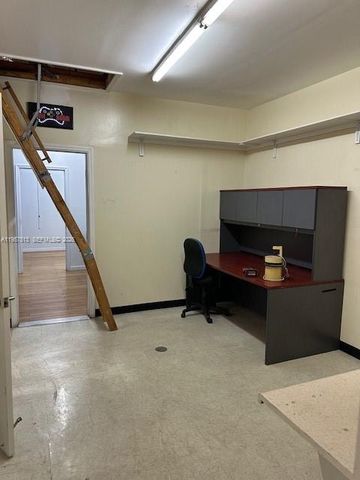 1723 W 37th St, Hialeah, FL 33012