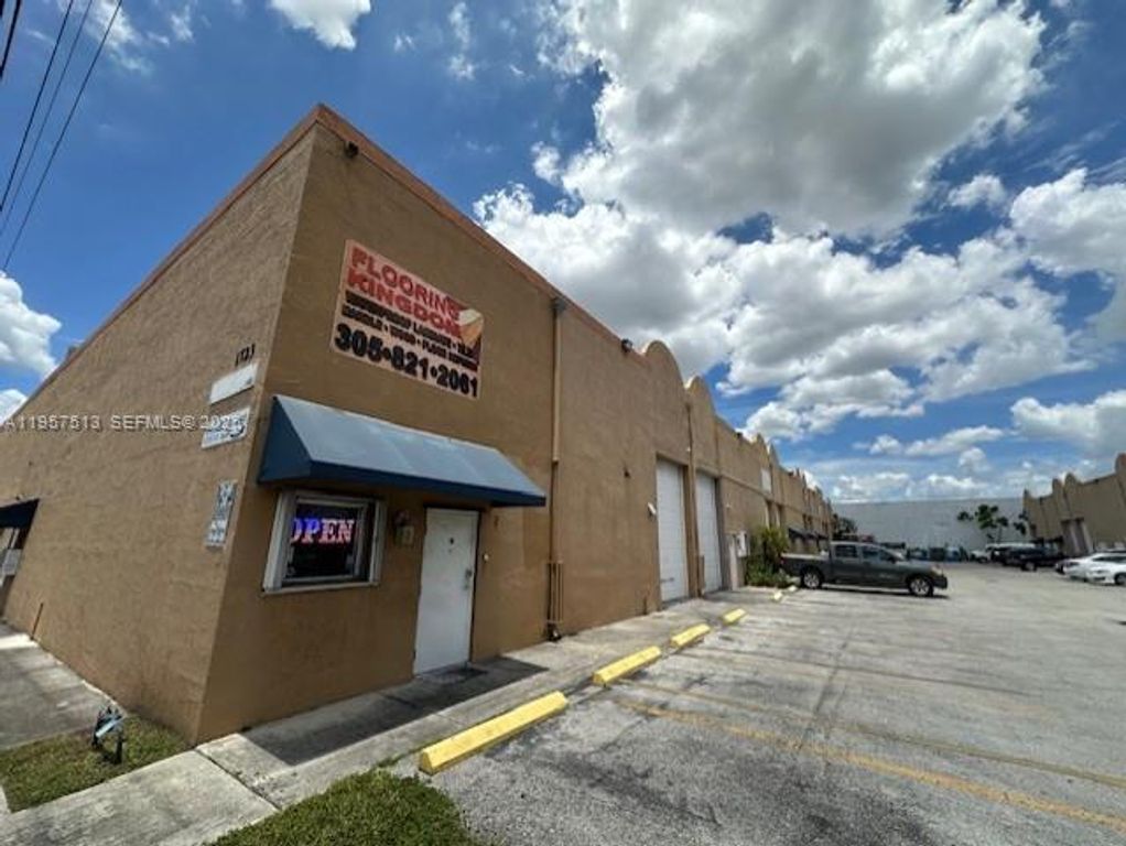 1723 W 37th St, Hialeah, FL 33012