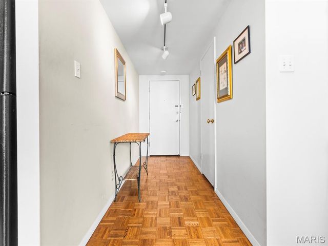 200 S Brentwood Boulevard 13F, Clayton, MO 63105
