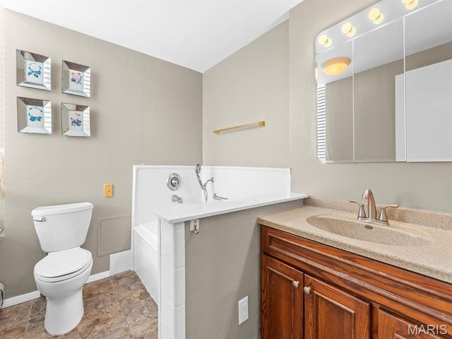 200 S Brentwood Boulevard 13F, Clayton, MO 63105