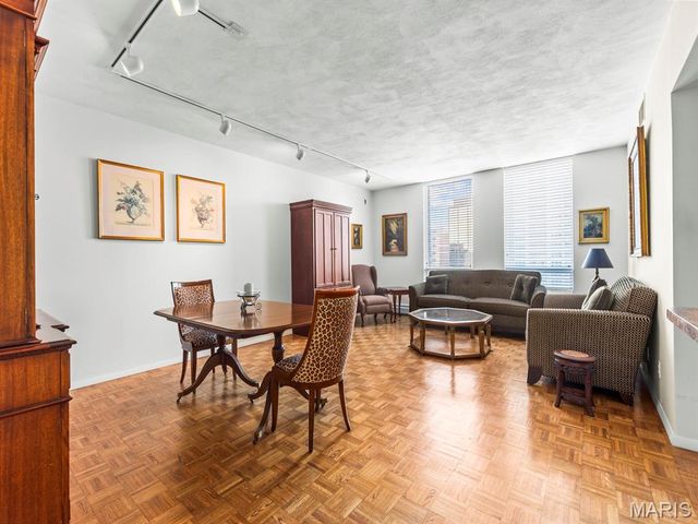 200 S Brentwood Boulevard 13F, Clayton, MO 63105
