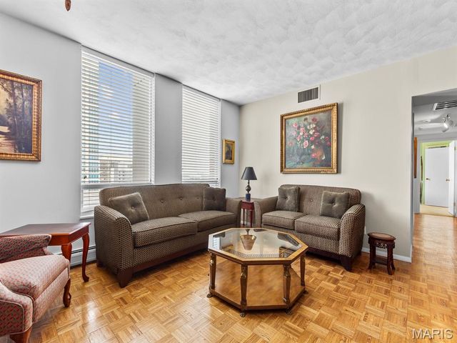 200 S Brentwood Boulevard 13F, Clayton, MO 63105