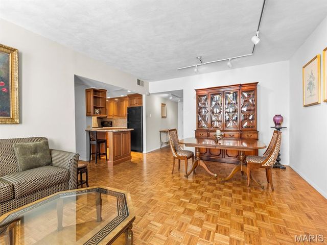 200 S Brentwood Boulevard 13F, Clayton, MO 63105