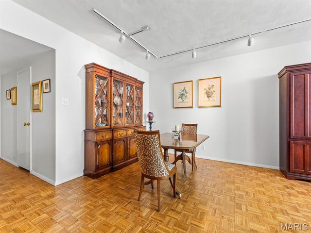 200 S Brentwood Boulevard 13F, Clayton, MO 63105