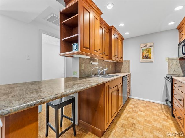 200 S Brentwood Boulevard 13F, Clayton, MO 63105