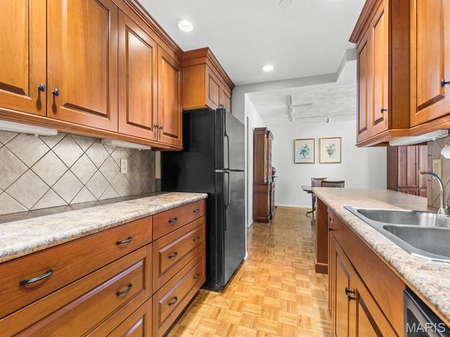 200 S Brentwood Boulevard 13F, Clayton, MO 63105