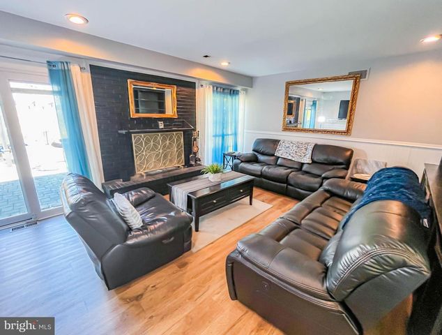 2460 BUTTONWOOD DR, Vineland, NJ 08361