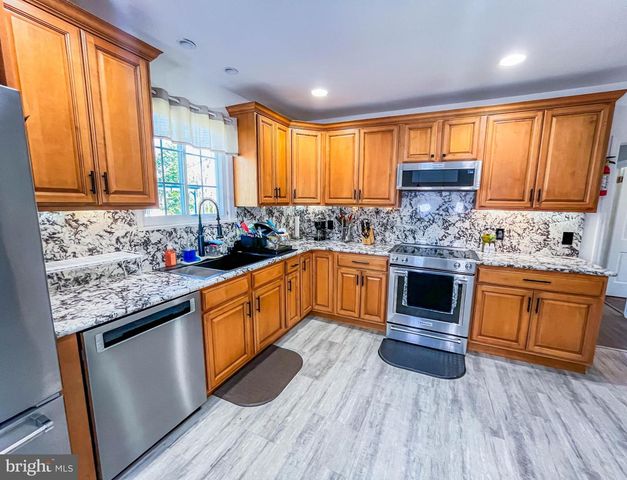 2460 BUTTONWOOD DR, Vineland, NJ 08361