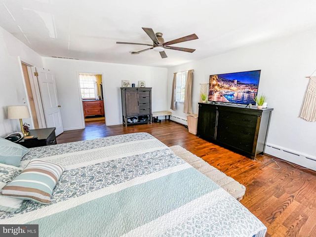 2460 BUTTONWOOD DR, Vineland, NJ 08361