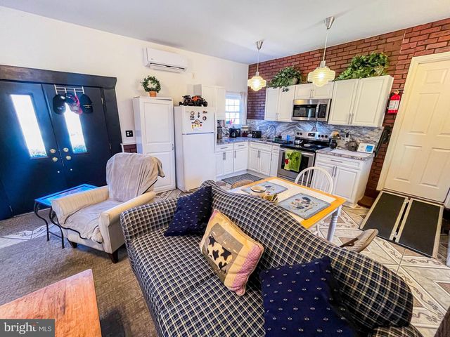 2460 BUTTONWOOD DR, Vineland, NJ 08361