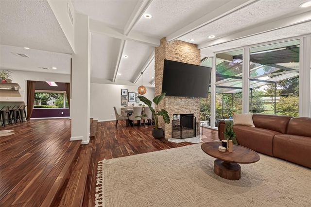 514 S Shadowbend Avenue, Friendswood, TX 77546