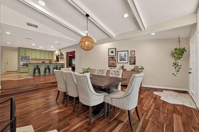 514 S Shadowbend Avenue, Friendswood, TX 77546