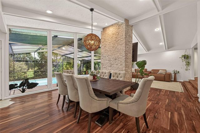 514 S Shadowbend Avenue, Friendswood, TX 77546