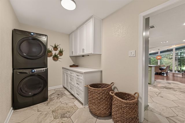 514 S Shadowbend Avenue, Friendswood, TX 77546