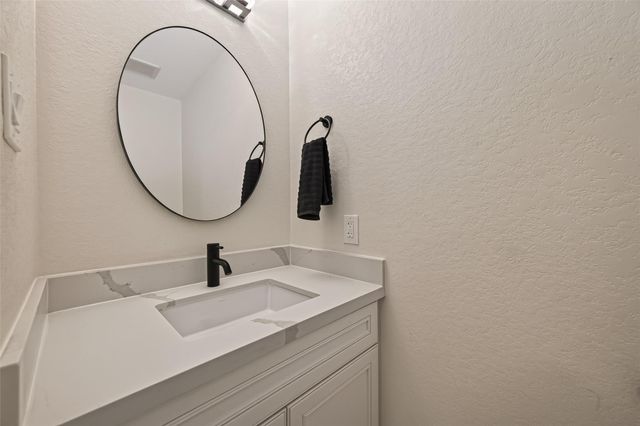 514 S Shadowbend Avenue, Friendswood, TX 77546