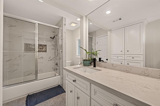 514 S Shadowbend Avenue, Friendswood, TX 77546