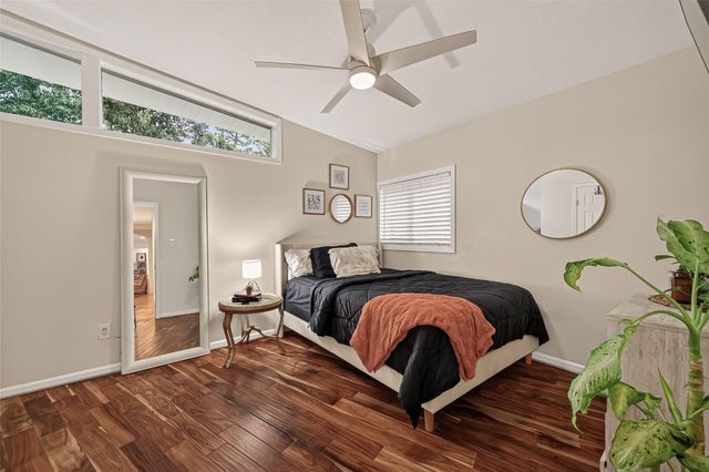 514 S Shadowbend Avenue, Friendswood, TX 77546