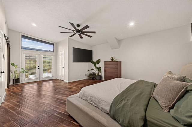 514 S Shadowbend Avenue, Friendswood, TX 77546